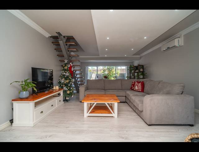 2 BEDROOM DUPLEX FOR SALE IN UMHLANGA CENTRAL